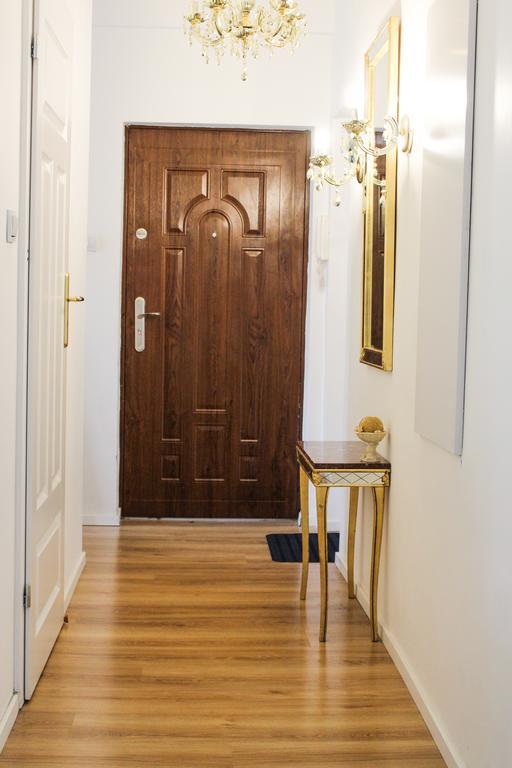 Gold Box Apartament Apartment *